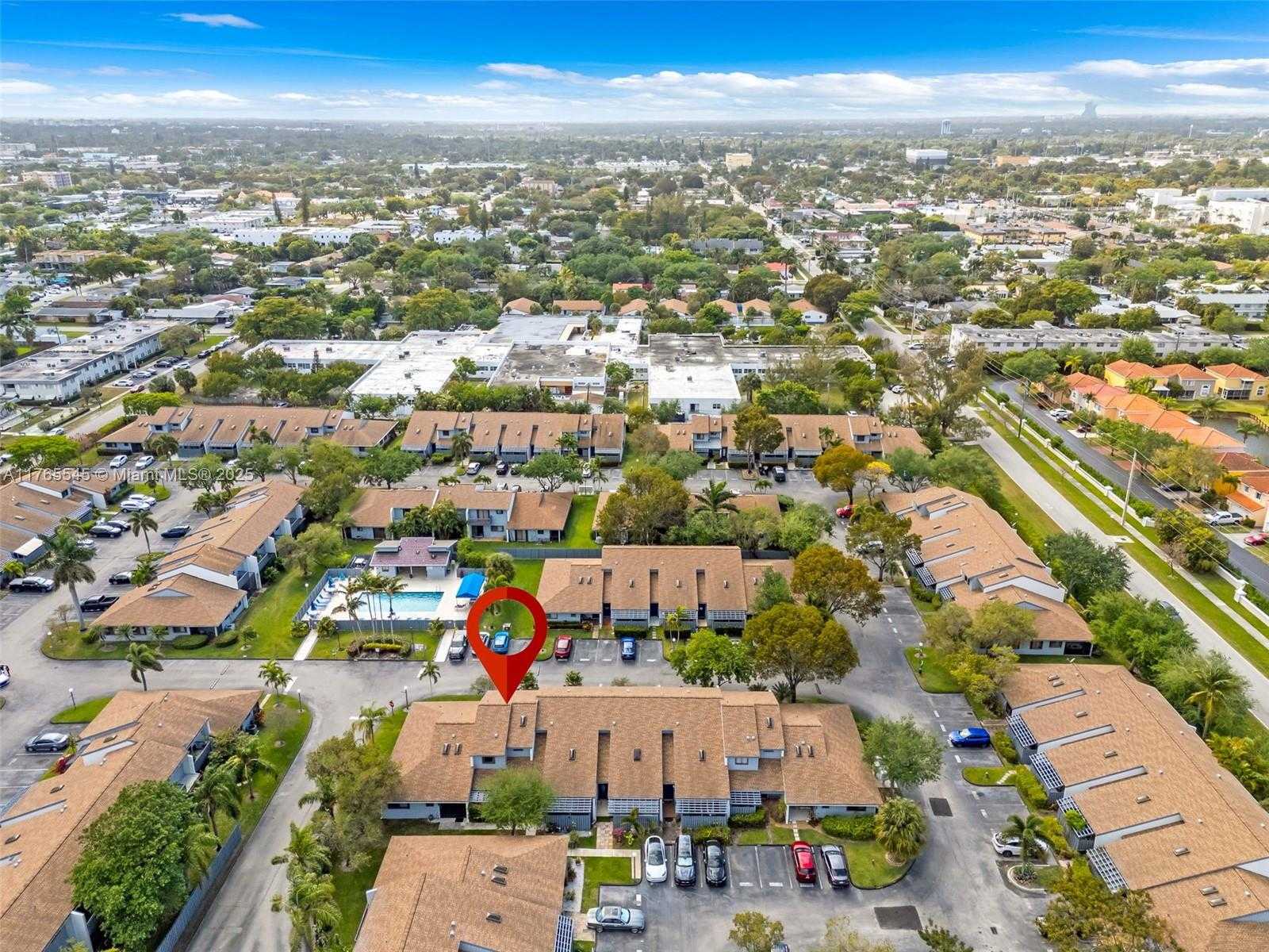 Small Image of 1652 N 14th Terrace, Hollywood, FL 33020, USA Number 22
