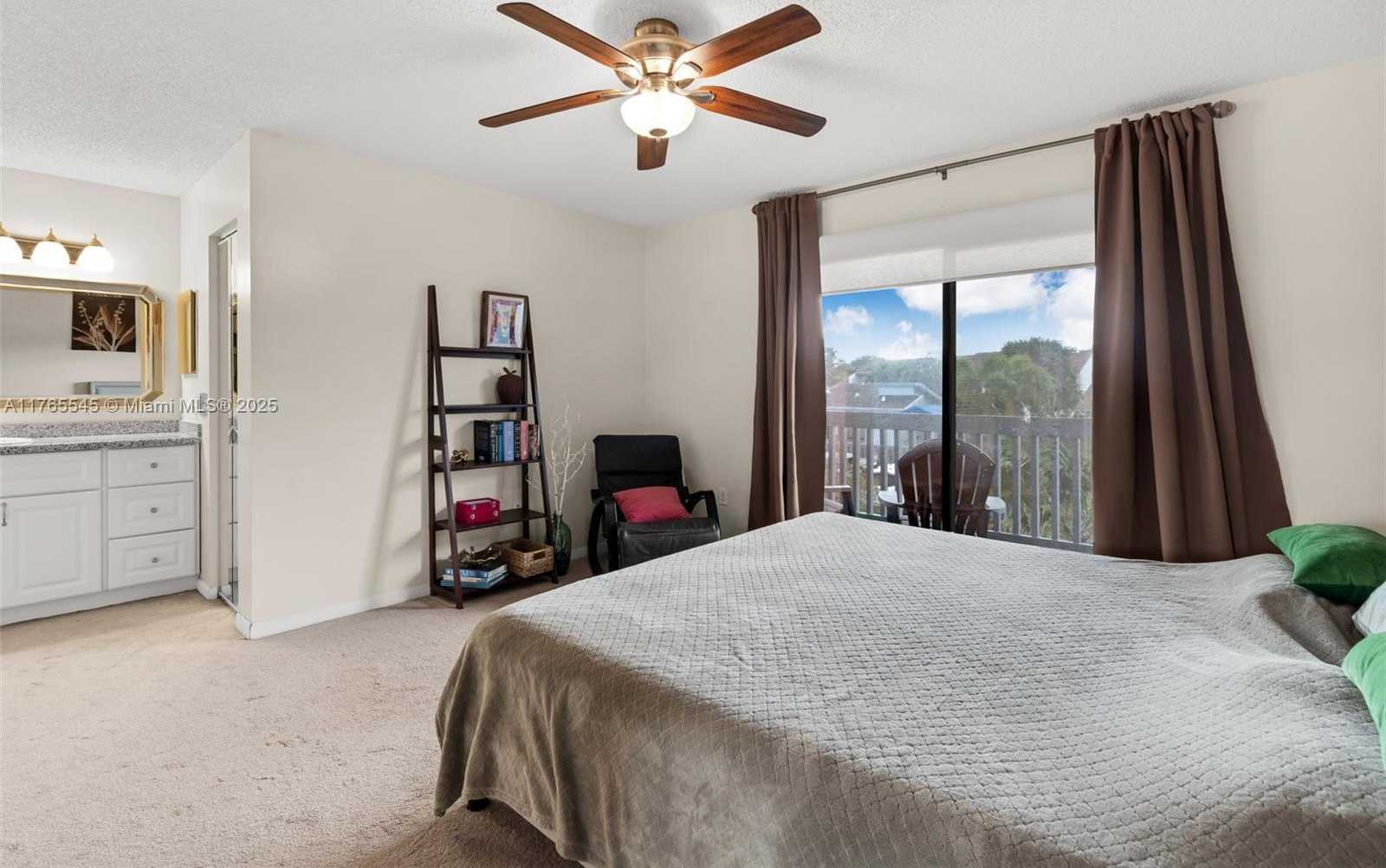 Small Image of 1652 N 14th Terrace, Hollywood, FL 33020, USA Number 23