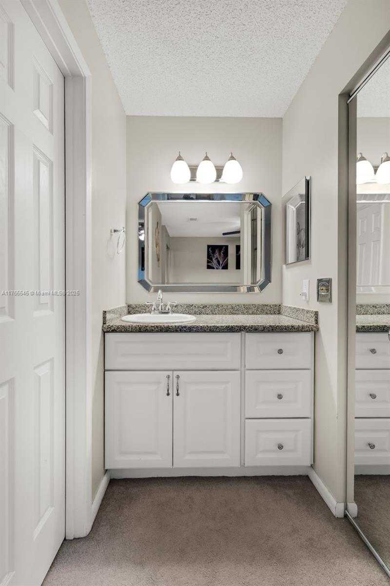 Small Image of 1652 N 14th Terrace, Hollywood, FL 33020, USA Number 26