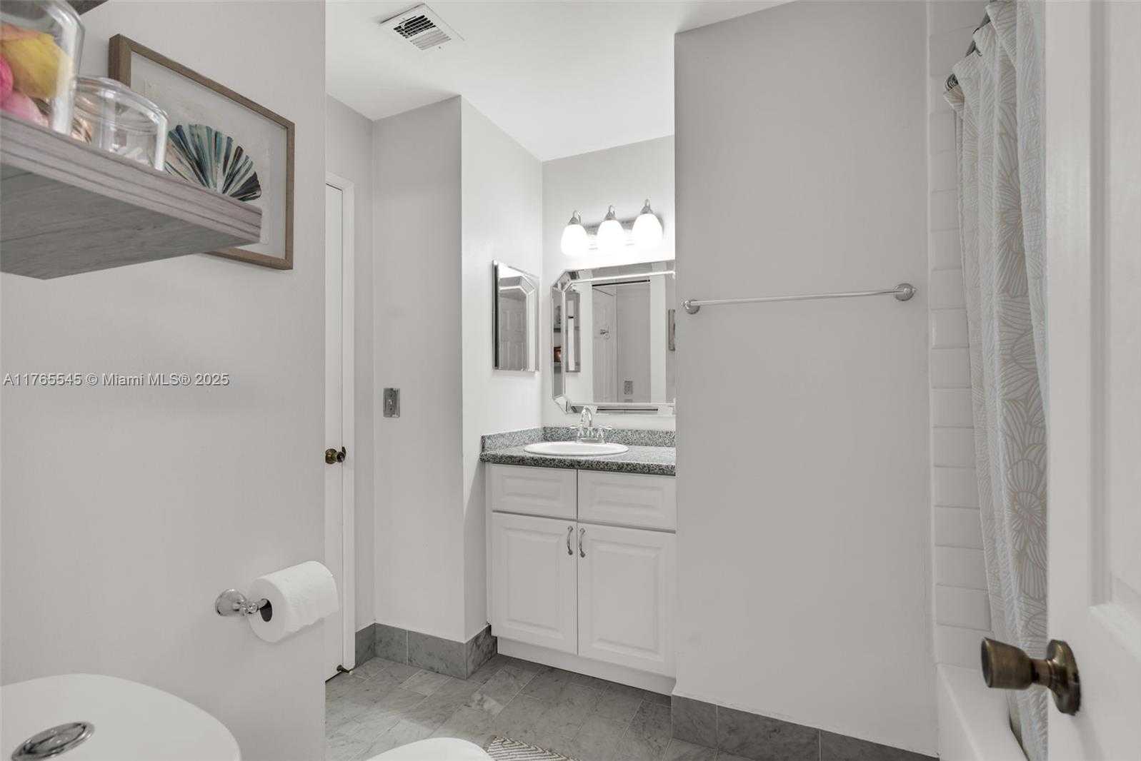 Small Image of 1652 N 14th Terrace, Hollywood, FL 33020, USA Number 27