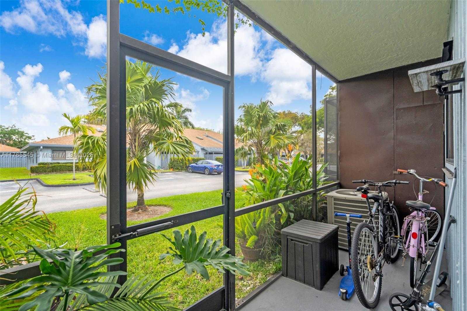 Small Image of 1652 N 14th Terrace, Hollywood, FL 33020, USA Number 33