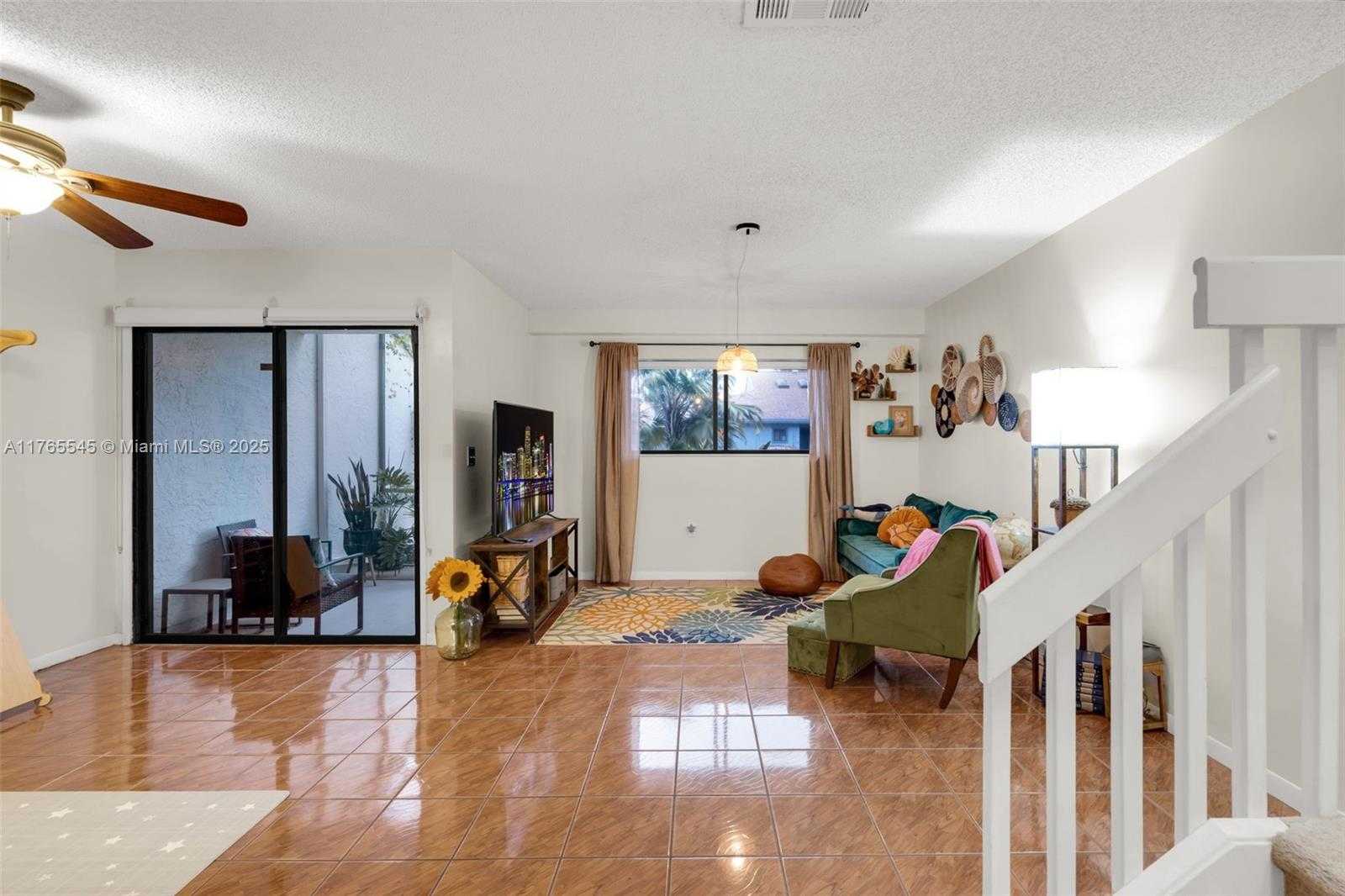 Small Image of 1652 N 14th Terrace, Hollywood, FL 33020, USA Number 8