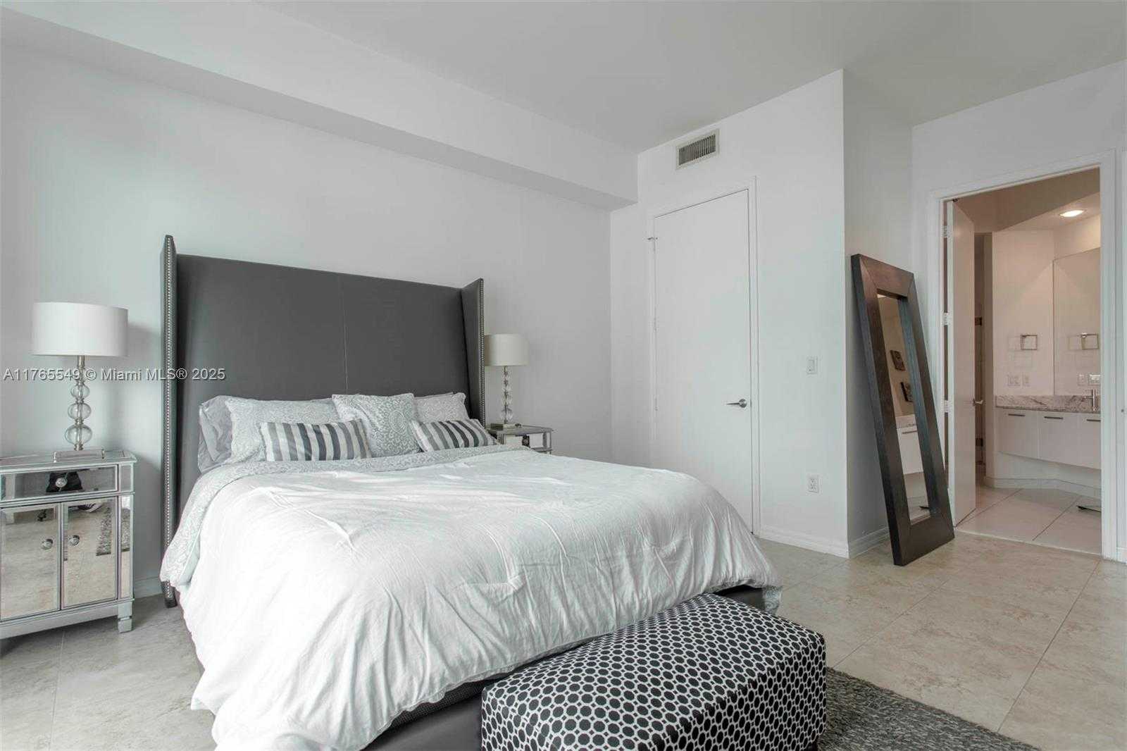 Small Image of 55 SOUTH EAST 6TH ST #4110, Miami Number 8