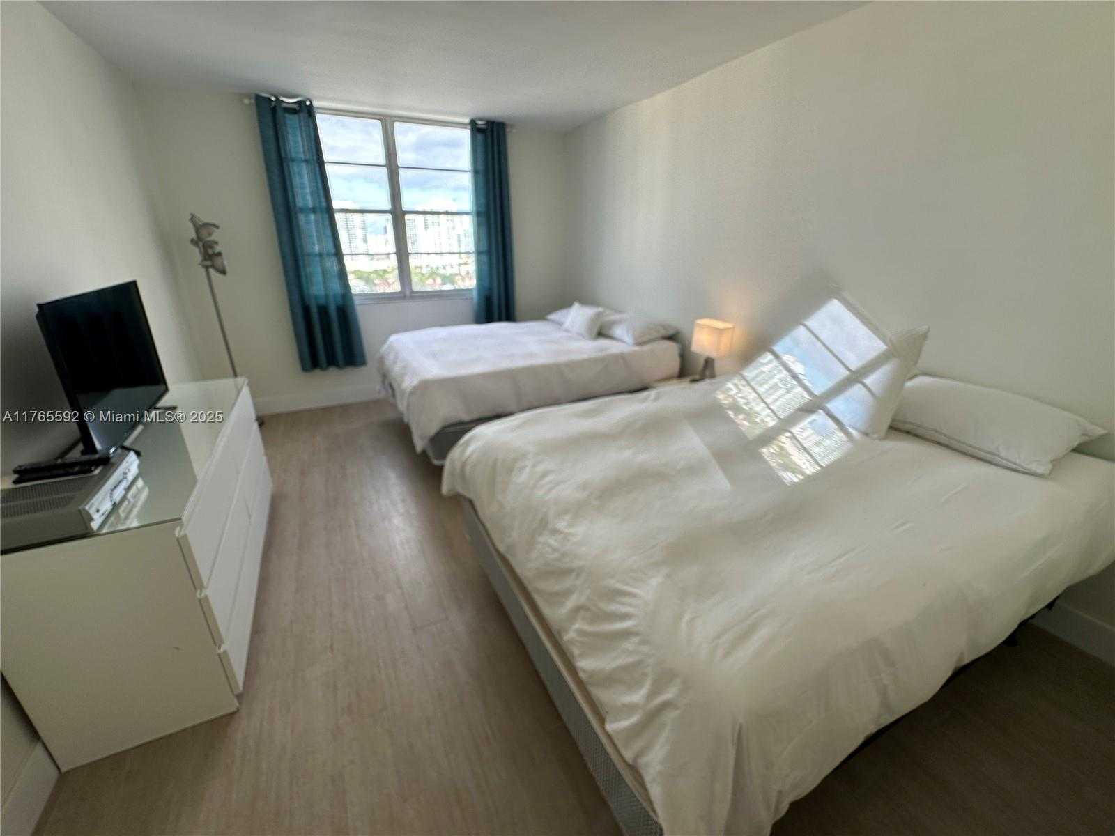 Small Image of 500 BAYVIEW DR #1725, Sunny Isles Beach Number 15