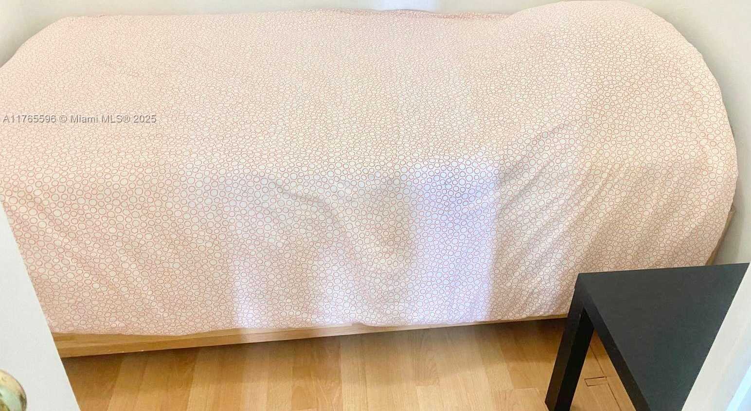 Imagen de Pequeño Objeto