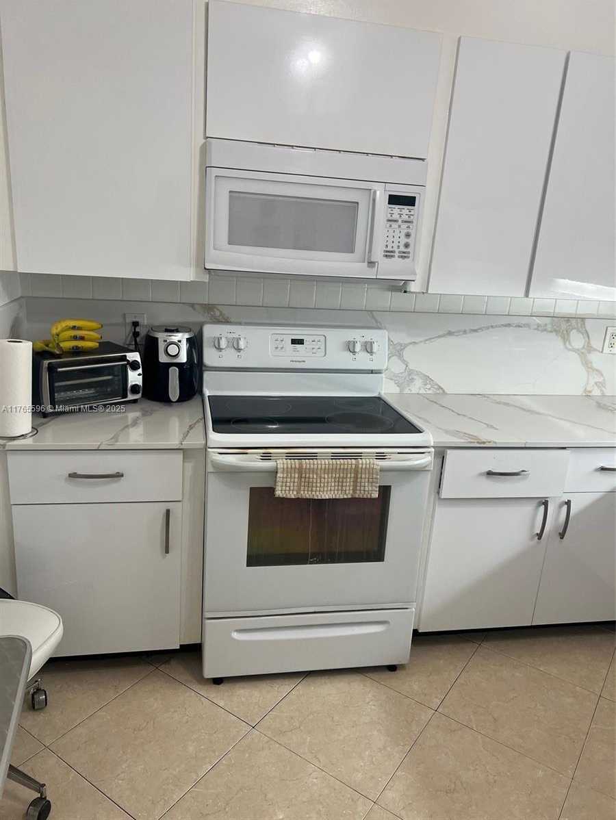 Small Image of 9801 COLLINS AVE #8M, Bal Harbour Number 2