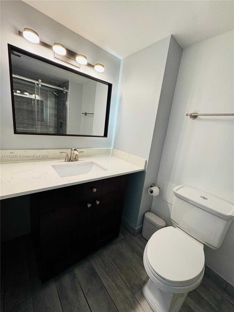 Small Image of 18031 BISCAYNE BLVD #1001, Aventura Number 13