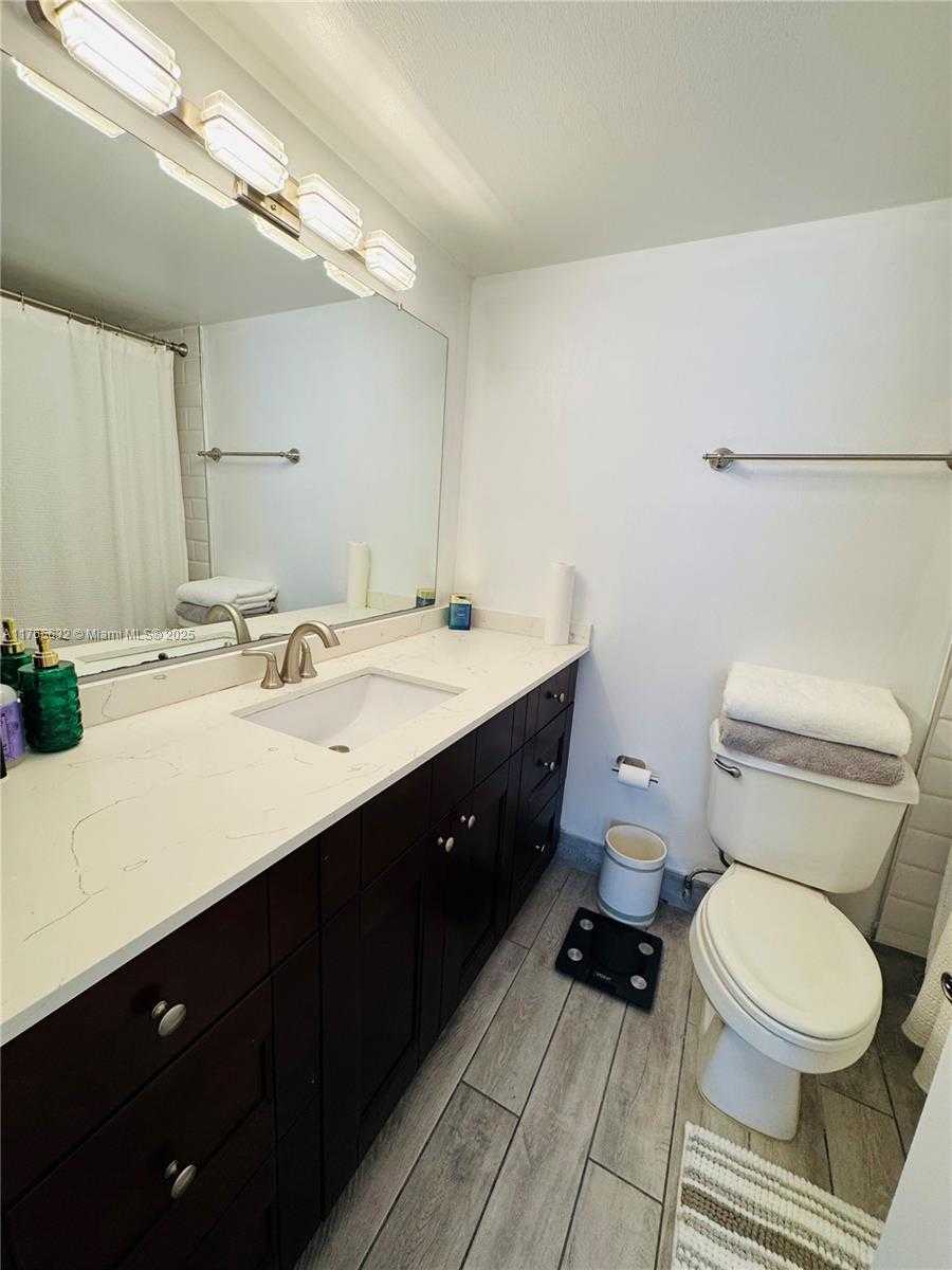 Small Image of 18031 BISCAYNE BLVD #1001, Aventura Number 17