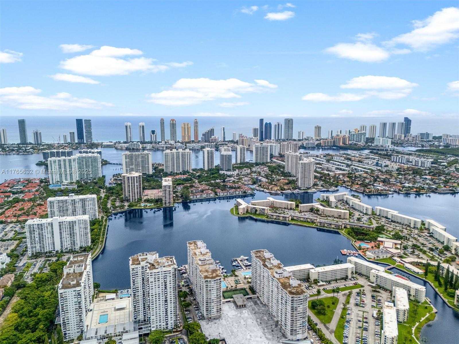Small Image of 18031 BISCAYNE BLVD #1001, Aventura Number 32