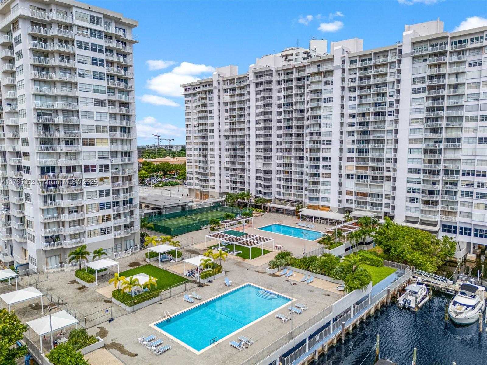 Small Image of 18031 BISCAYNE BLVD #1001, Aventura Number 35