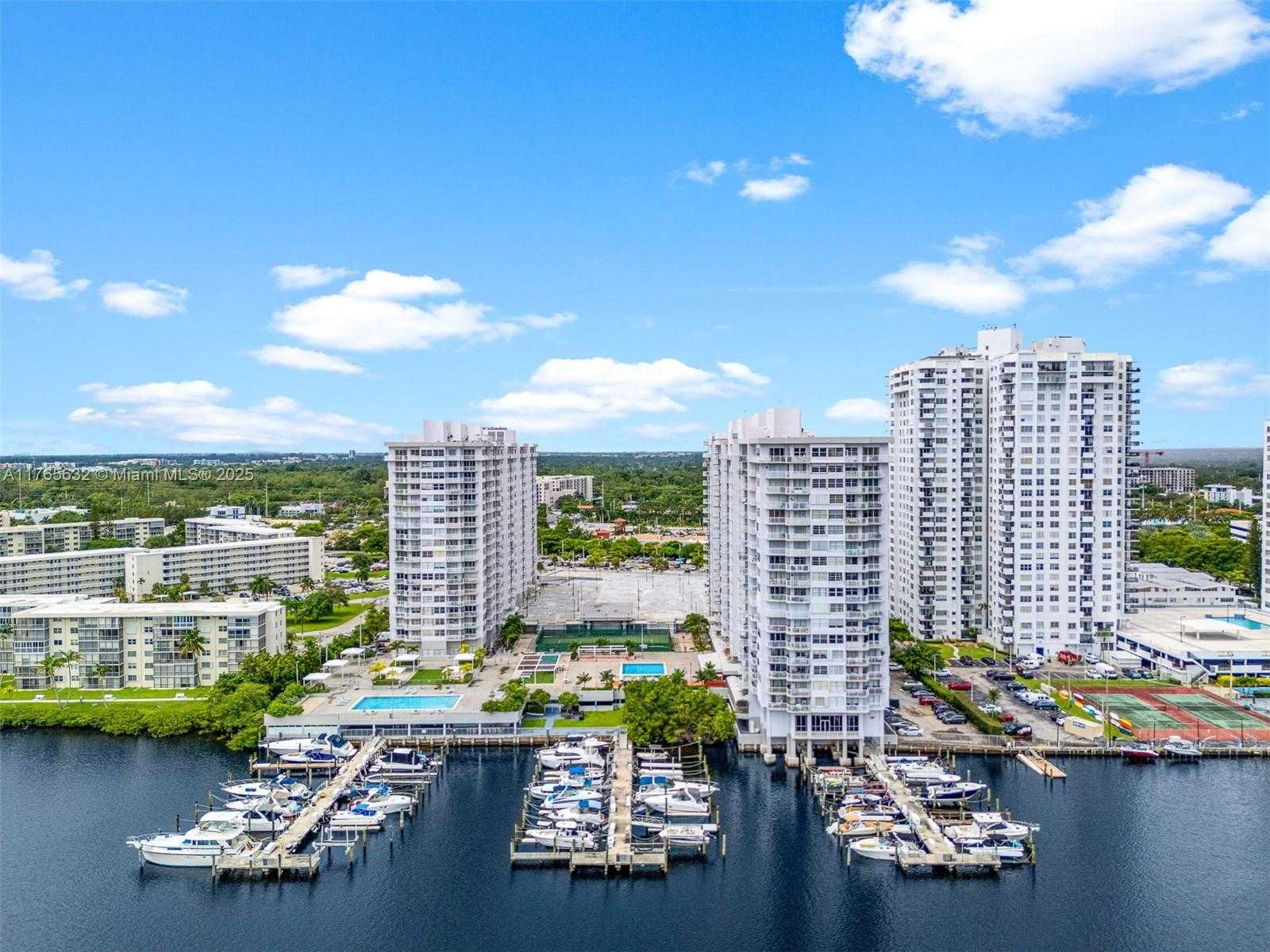 Small Image of 18031 BISCAYNE BLVD #1001, Aventura Number 36
