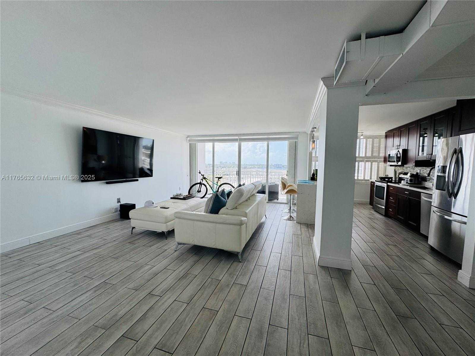 Small Image of 18031 BISCAYNE BLVD #1001, Aventura Number 40