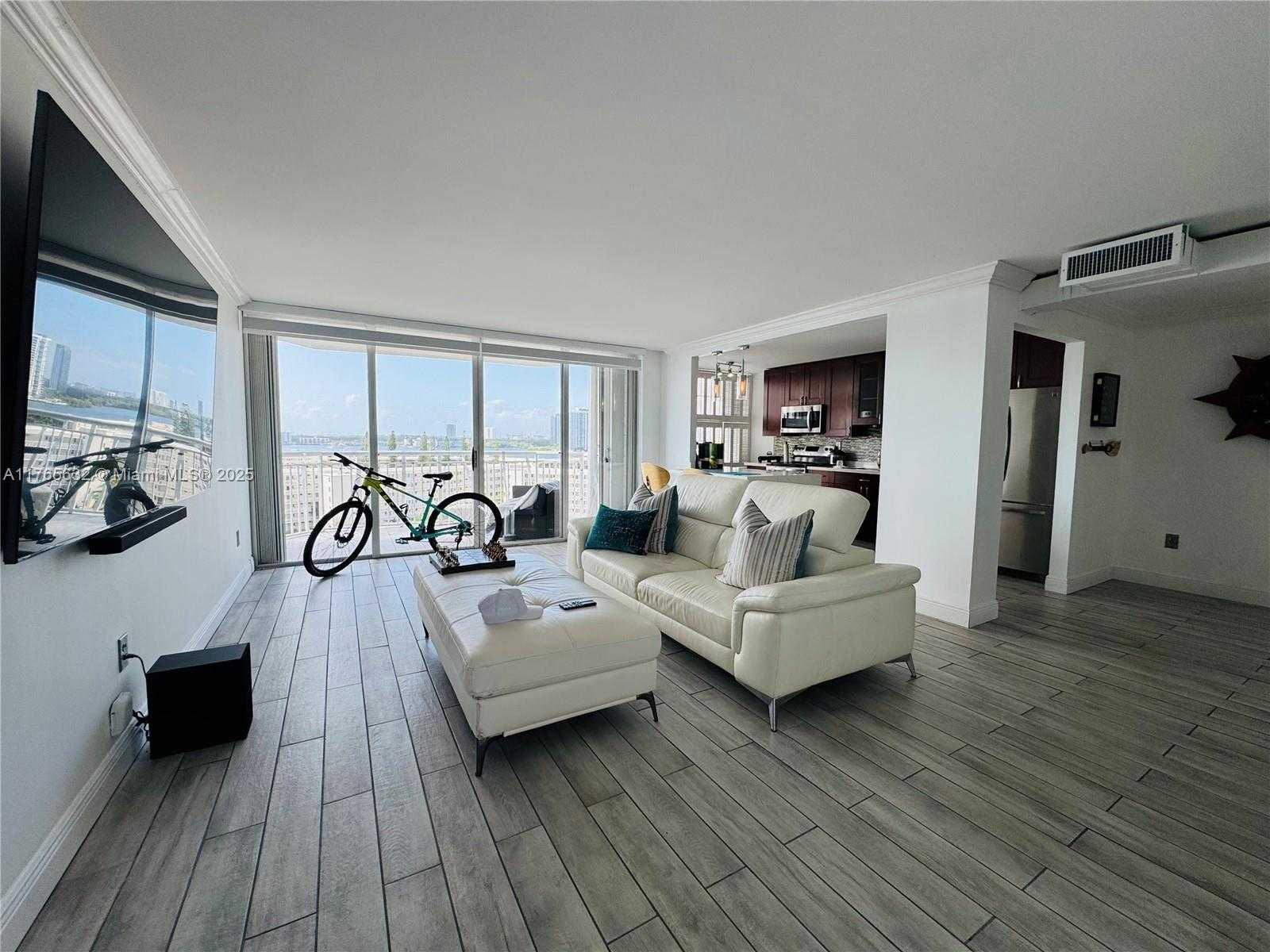 Small Image of 18031 BISCAYNE BLVD #1001, Aventura Number 41