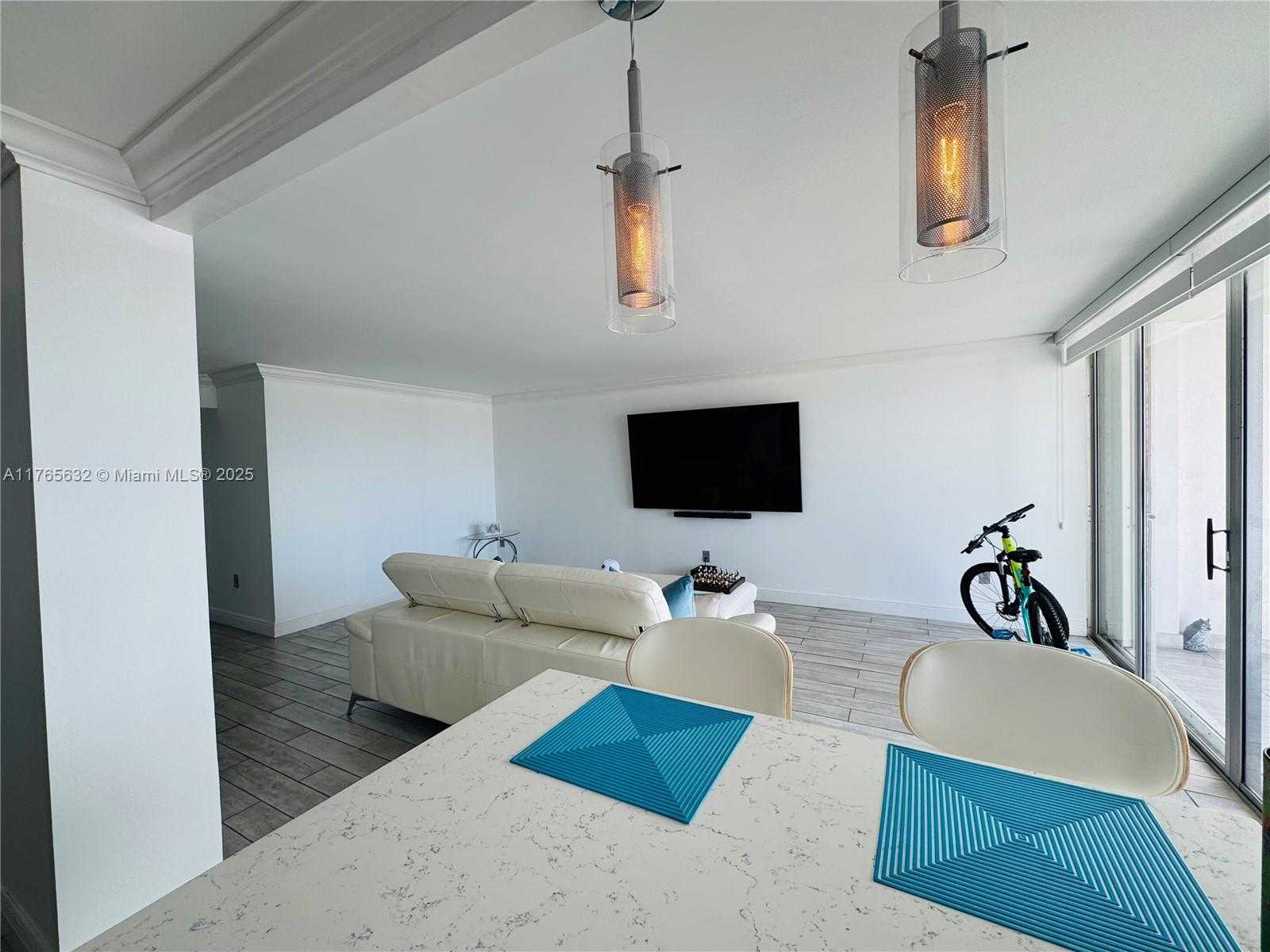 Small Image of 18031 BISCAYNE BLVD #1001, Aventura Number 5