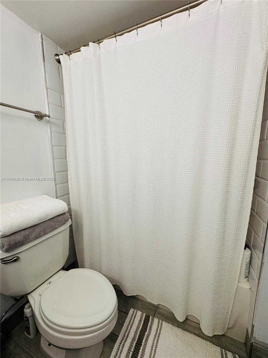 Small Image of 18031 BISCAYNE BLVD #1001, Aventura Number 51