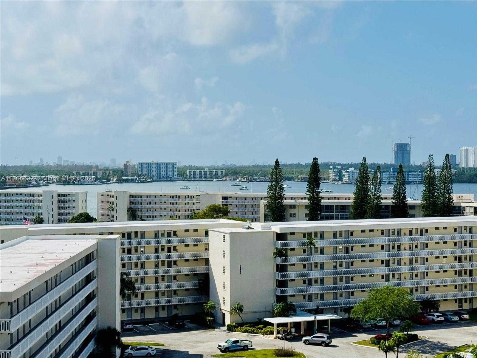 Small Image of 18031 BISCAYNE BLVD #1001, Aventura Number 54
