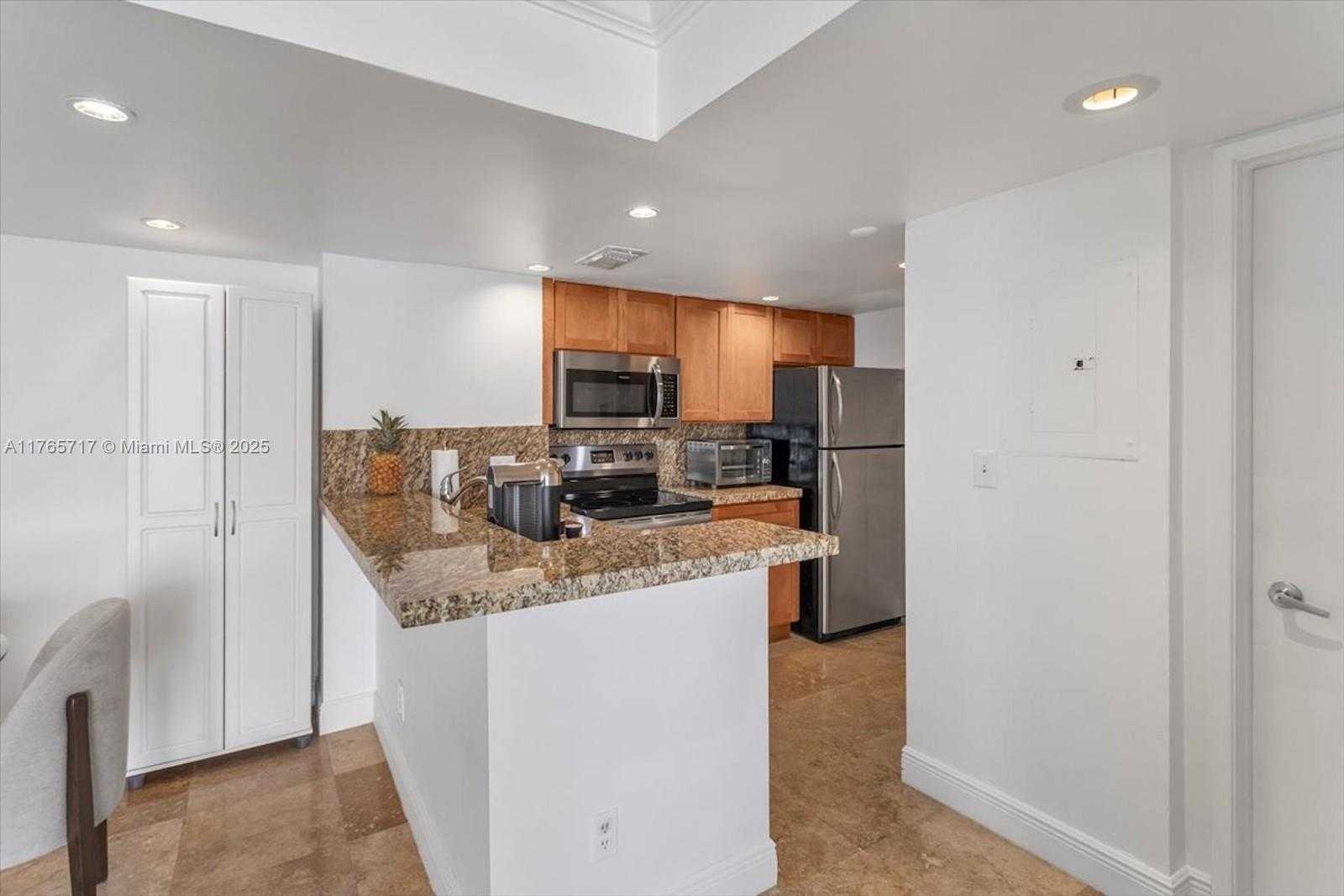 Small Image of 770 CLAUGHTON ISLAND DR #1614, Miami Number 11