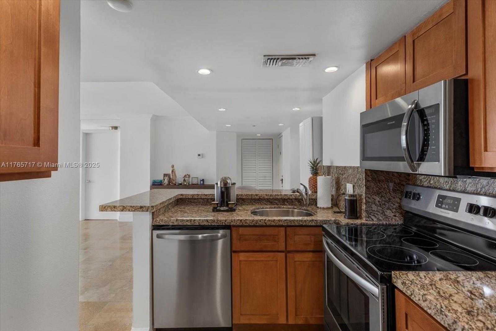 Small Image of 770 CLAUGHTON ISLAND DR #1614, Miami Number 12