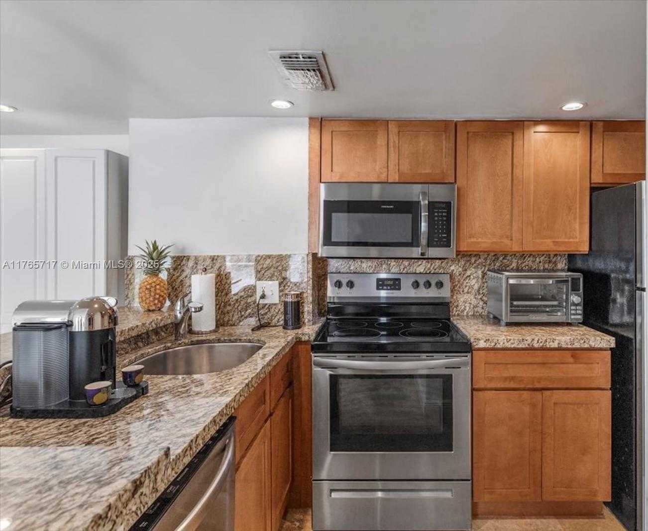 Small Image of 770 CLAUGHTON ISLAND DR #1614, Miami Number 13