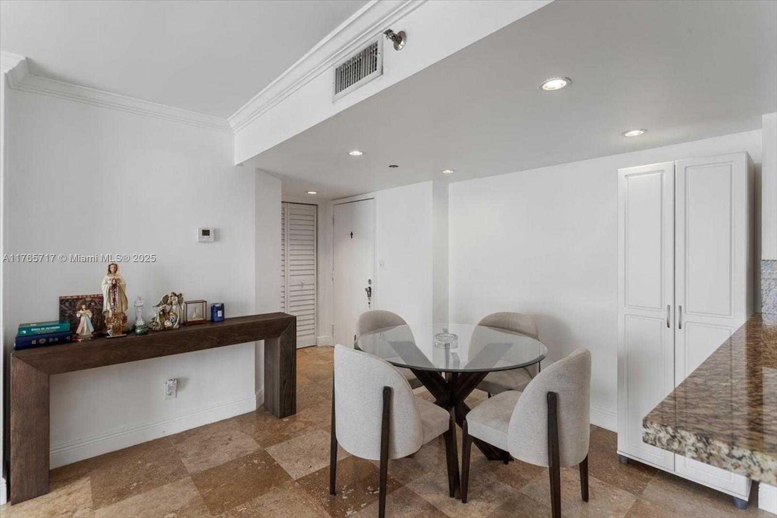 Small Image of 770 CLAUGHTON ISLAND DR #1614, Miami Number 14