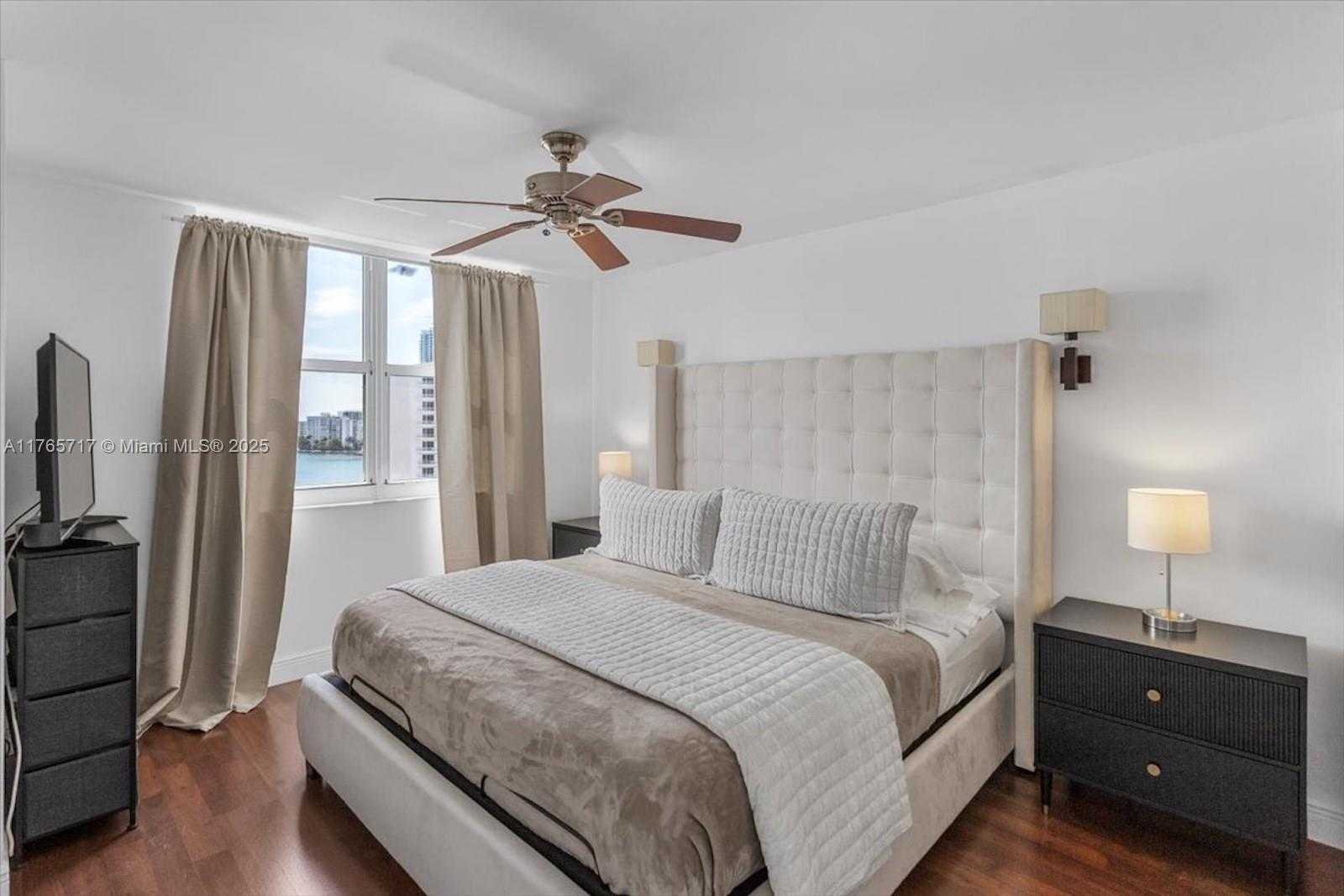 Small Image of 770 CLAUGHTON ISLAND DR #1614, Miami Number 15