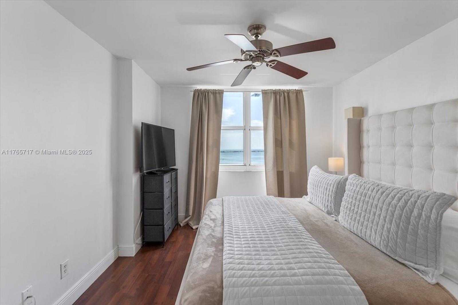 Small Image of 770 CLAUGHTON ISLAND DR #1614, Miami Number 18