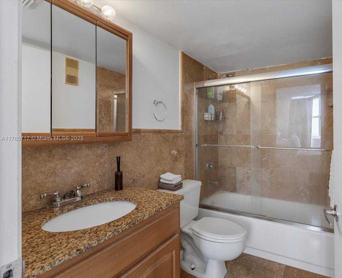 Small Image of 770 CLAUGHTON ISLAND DR #1614, Miami Number 20