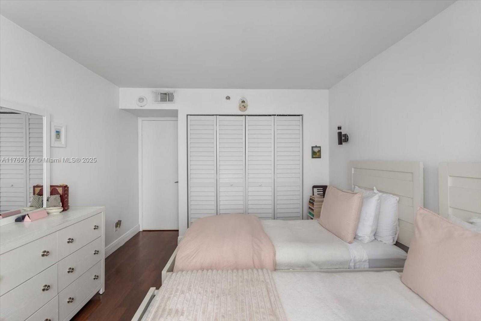 Small Image of 770 CLAUGHTON ISLAND DR #1614, Miami Number 21