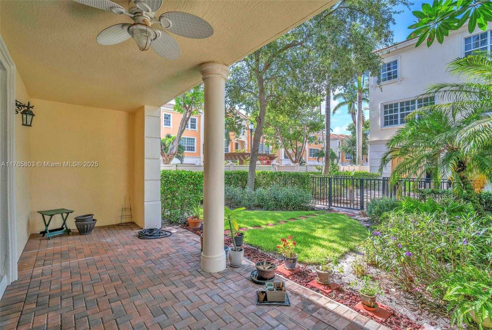 Small Image of 616 NE Venezia Ln, Boca Raton, FL 33487, USA Number 12