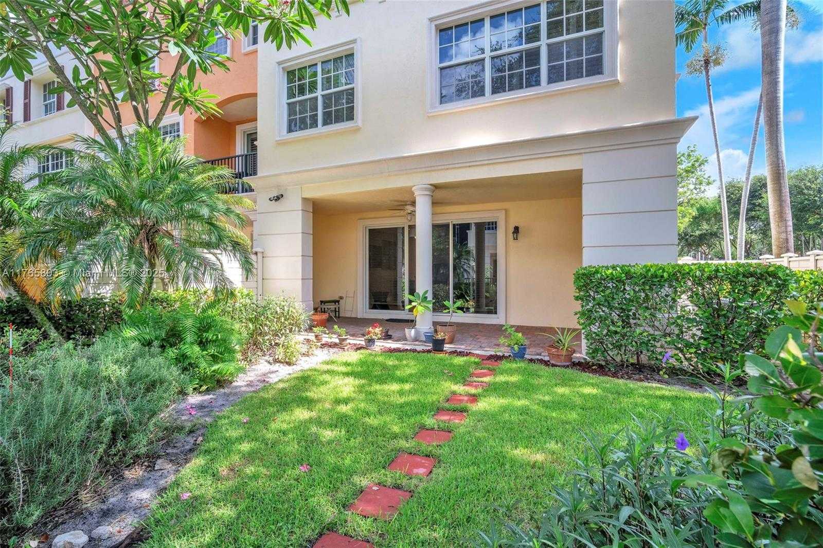 Small Image of 616 NE Venezia Ln, Boca Raton, FL 33487, USA Number 14