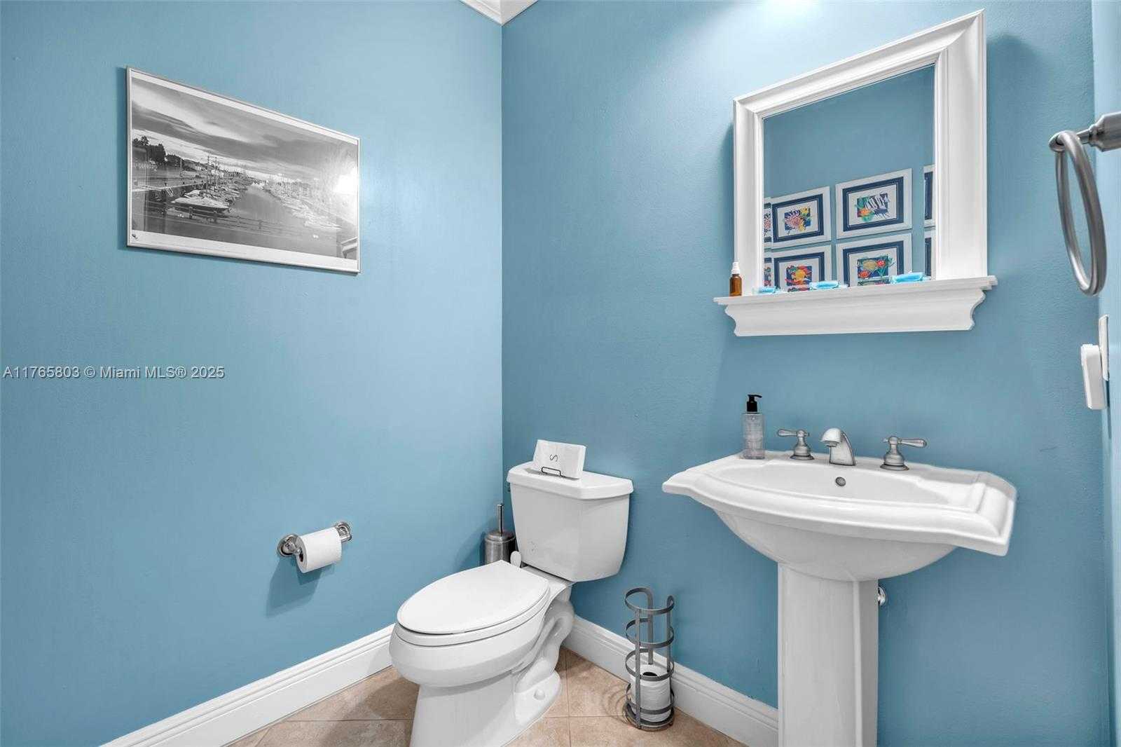 Small Image of 616 NE Venezia Ln, Boca Raton, FL 33487, USA Number 16