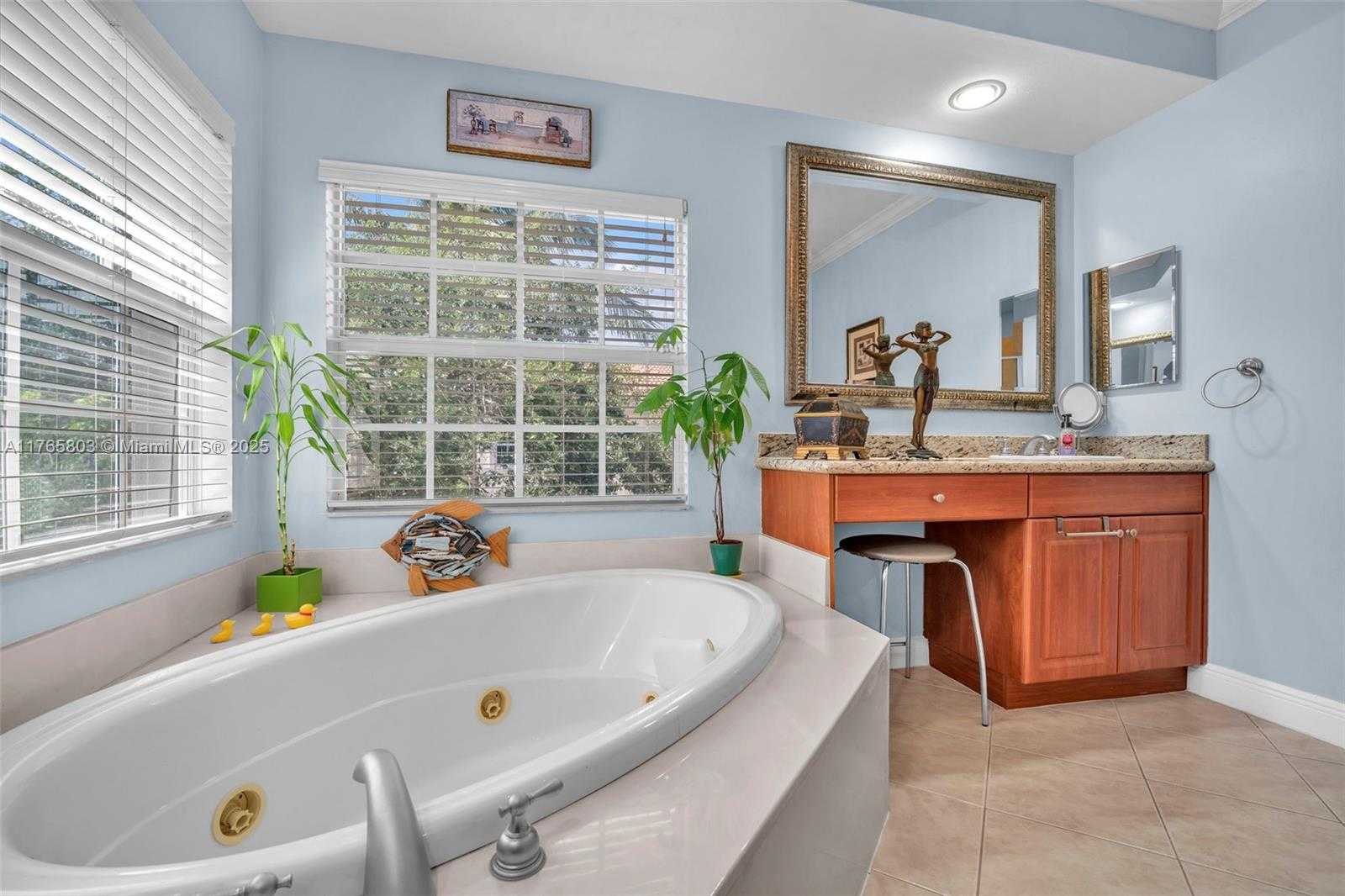 Small Image of 616 NE Venezia Ln, Boca Raton, FL 33487, USA Number 39