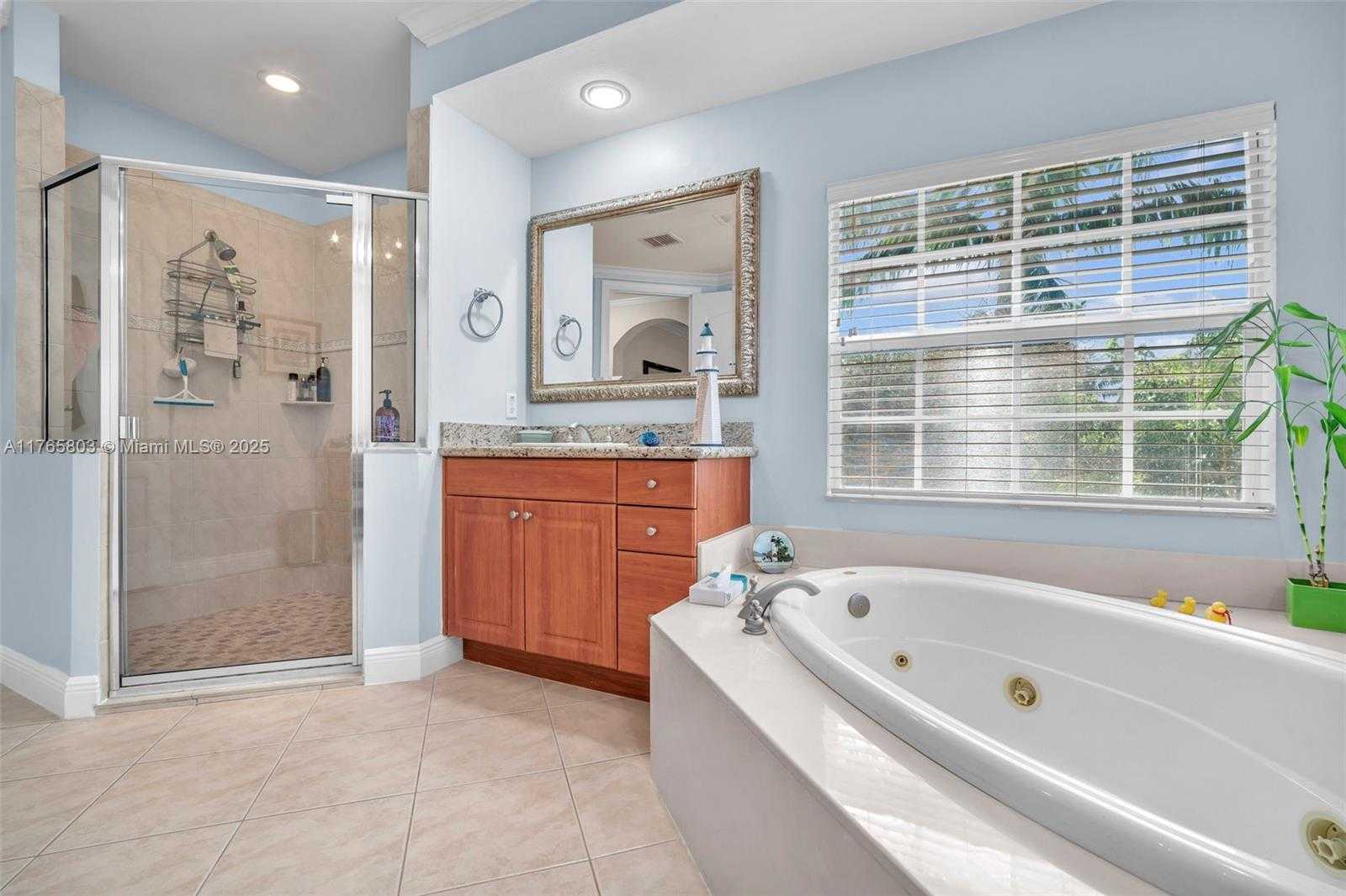 Small Image of 616 NE Venezia Ln, Boca Raton, FL 33487, USA Number 40
