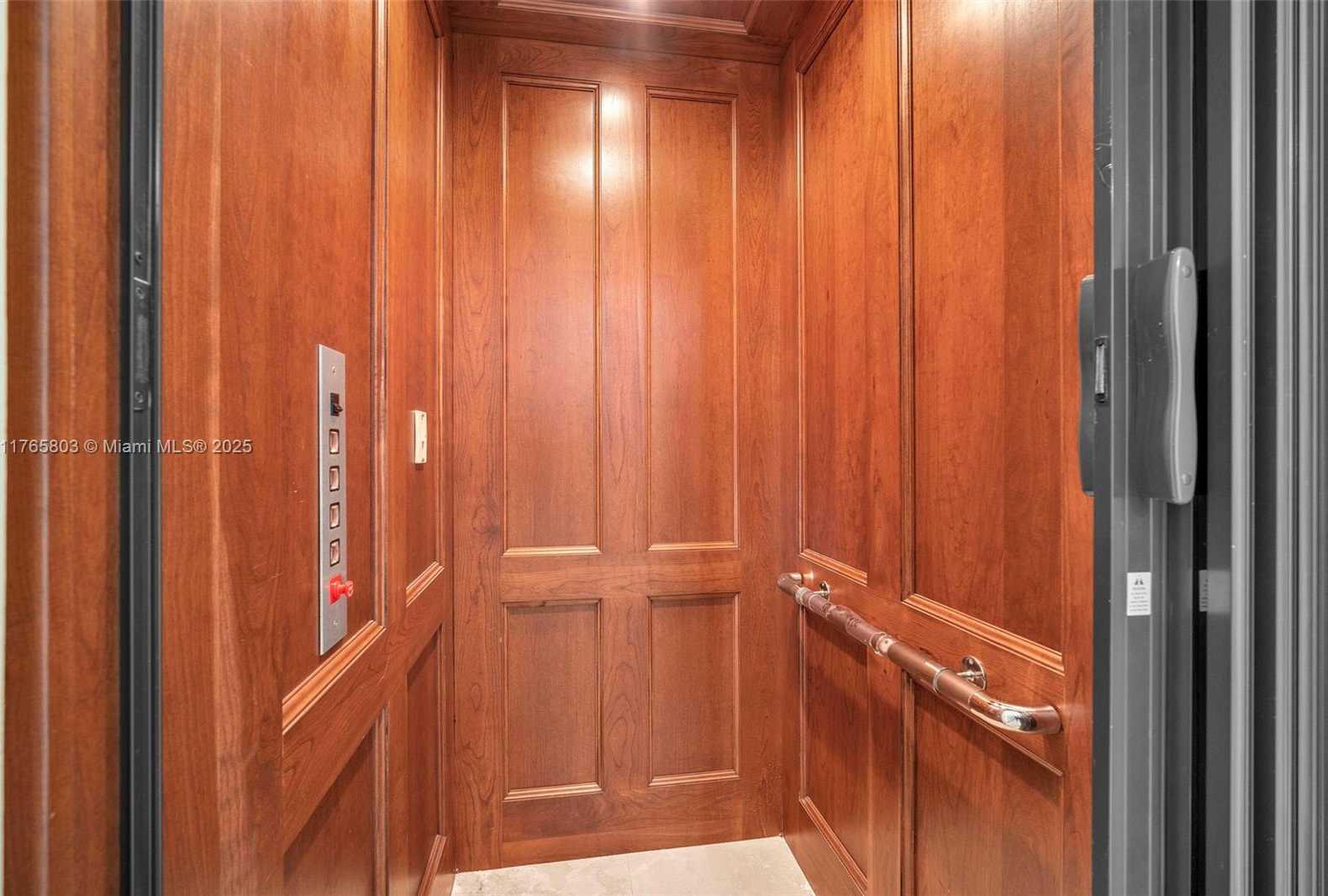Small Image of 616 NE Venezia Ln, Boca Raton, FL 33487, USA Number 7