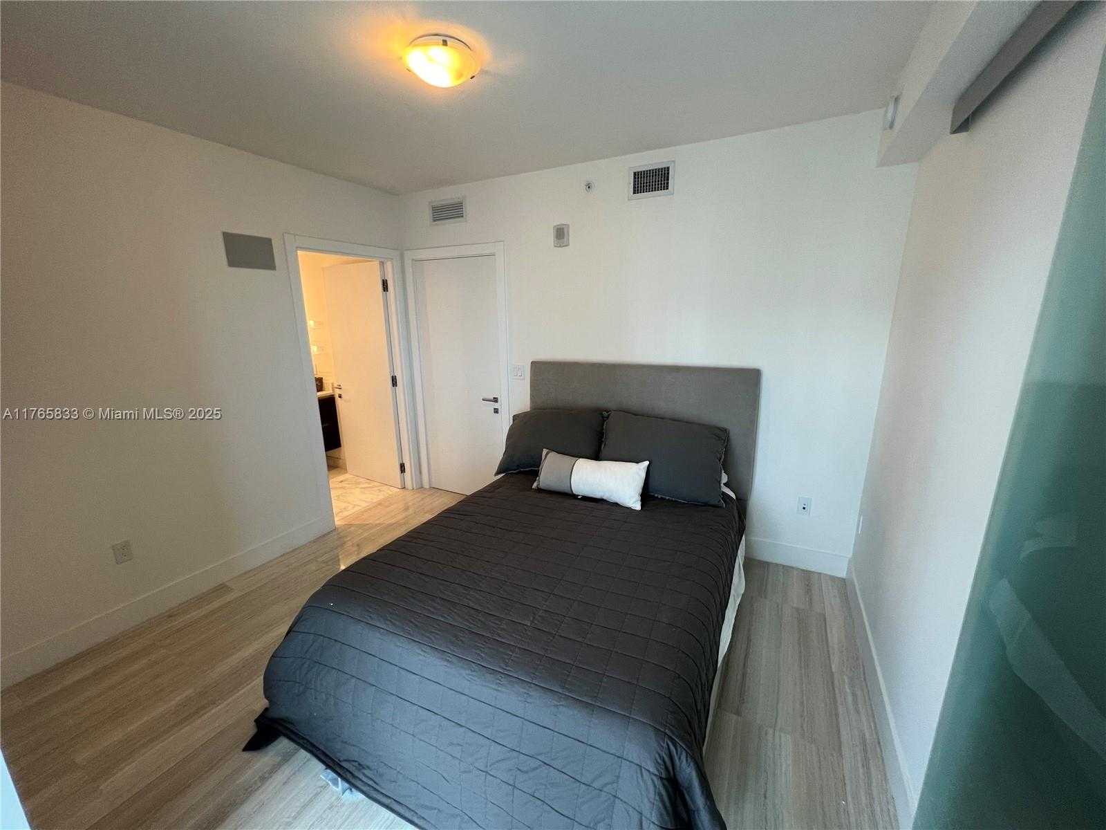 Small Image of 1451 BRICKELL AVE #2004, Miami Number 16