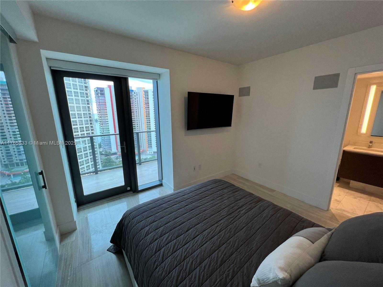 Small Image of 1451 BRICKELL AVE #2004, Miami Number 17