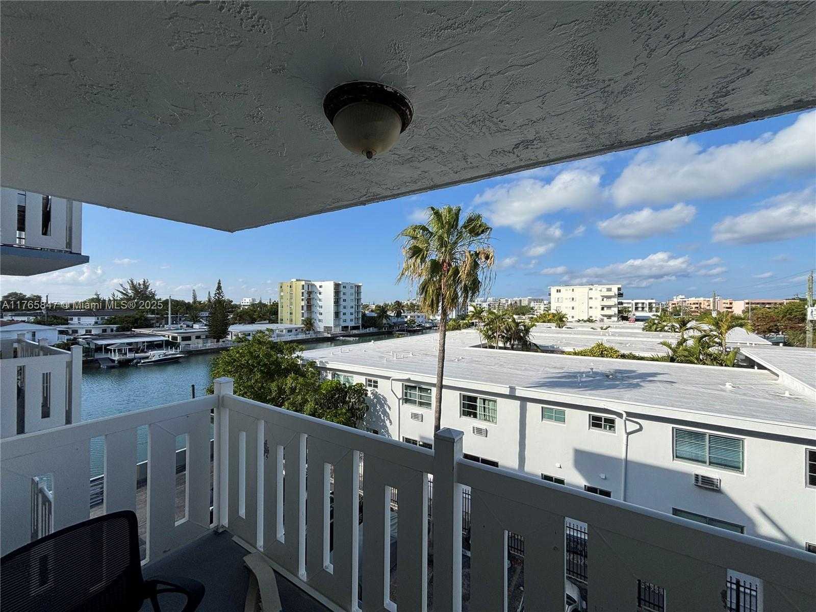 Small Image of 7900 TATUM WATERWAY DR #413, Miami Beach Number 3