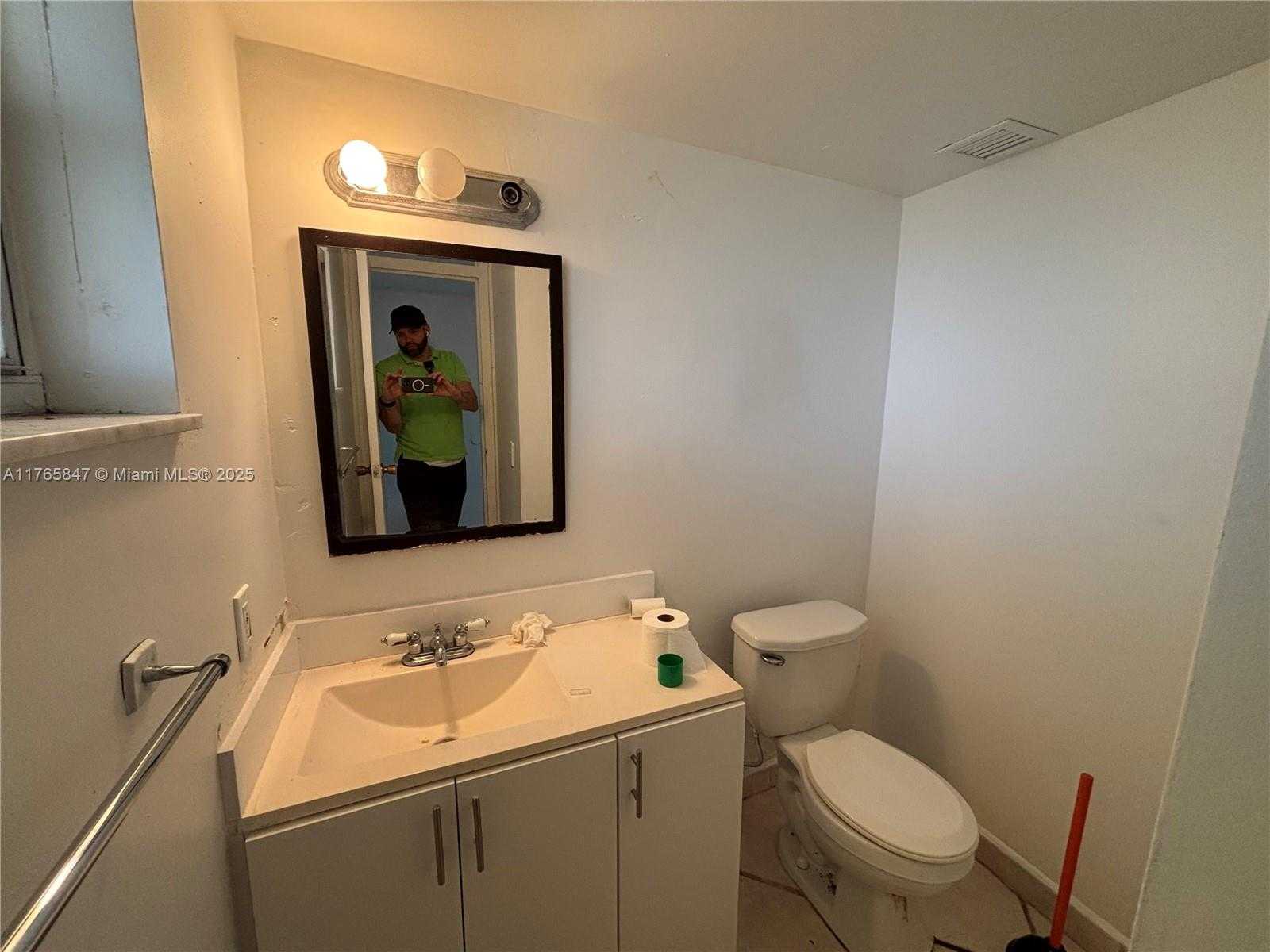 Small Image of 7900 TATUM WATERWAY DR #413, Miami Beach Number 7
