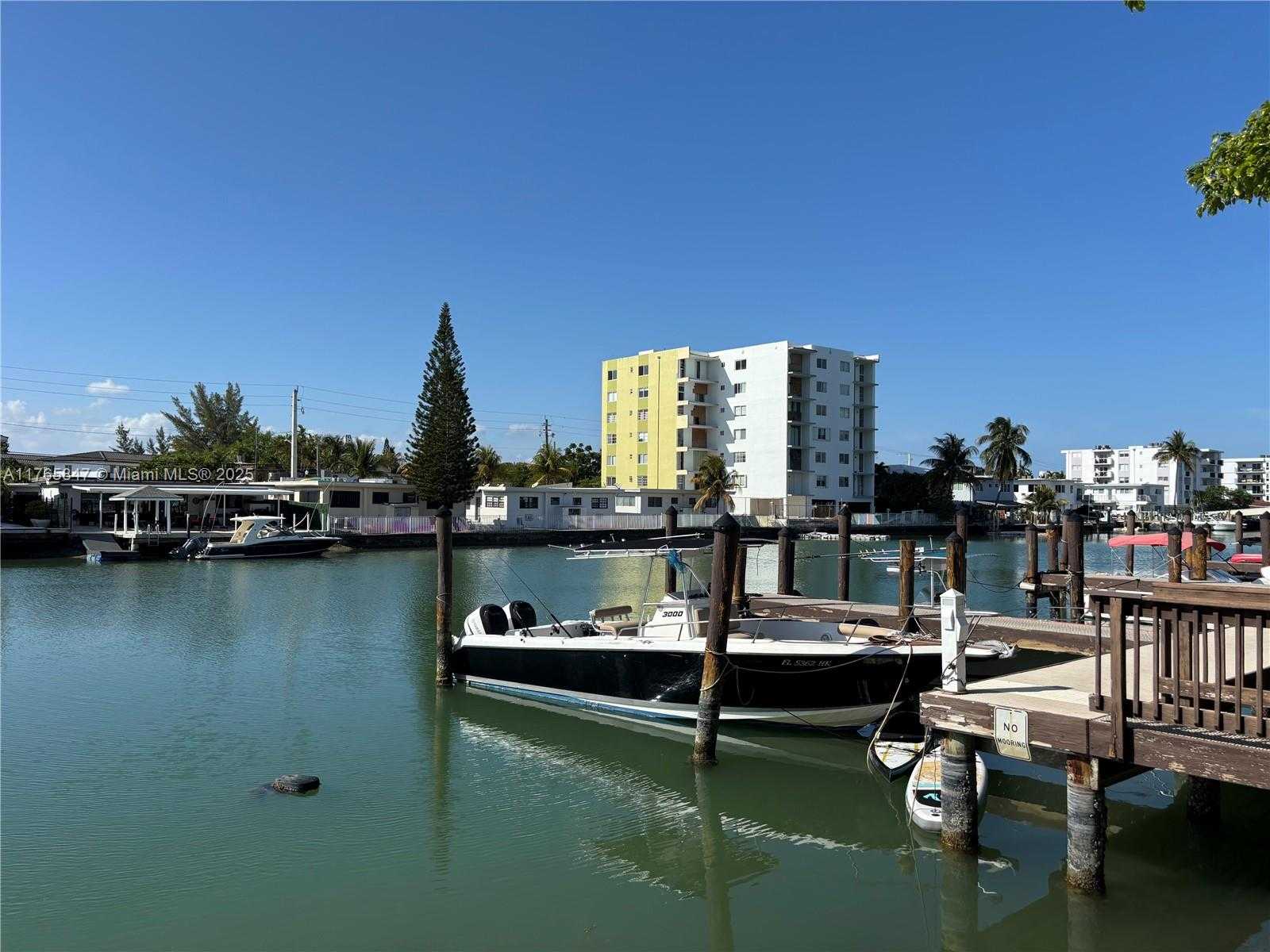 Small Image of 7900 TATUM WATERWAY DR #413, Miami Beach Number 8