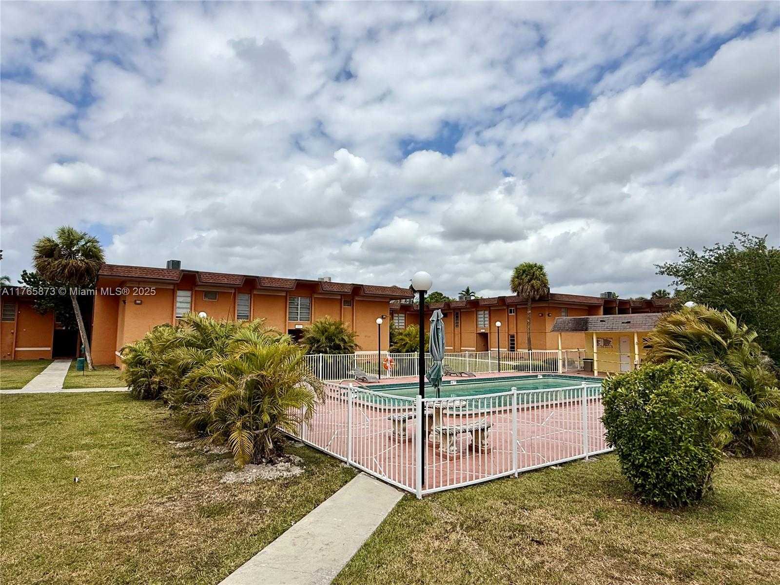 Small Image of 9493 SOUTH WEST 76TH ST #L3, Miami Number 13