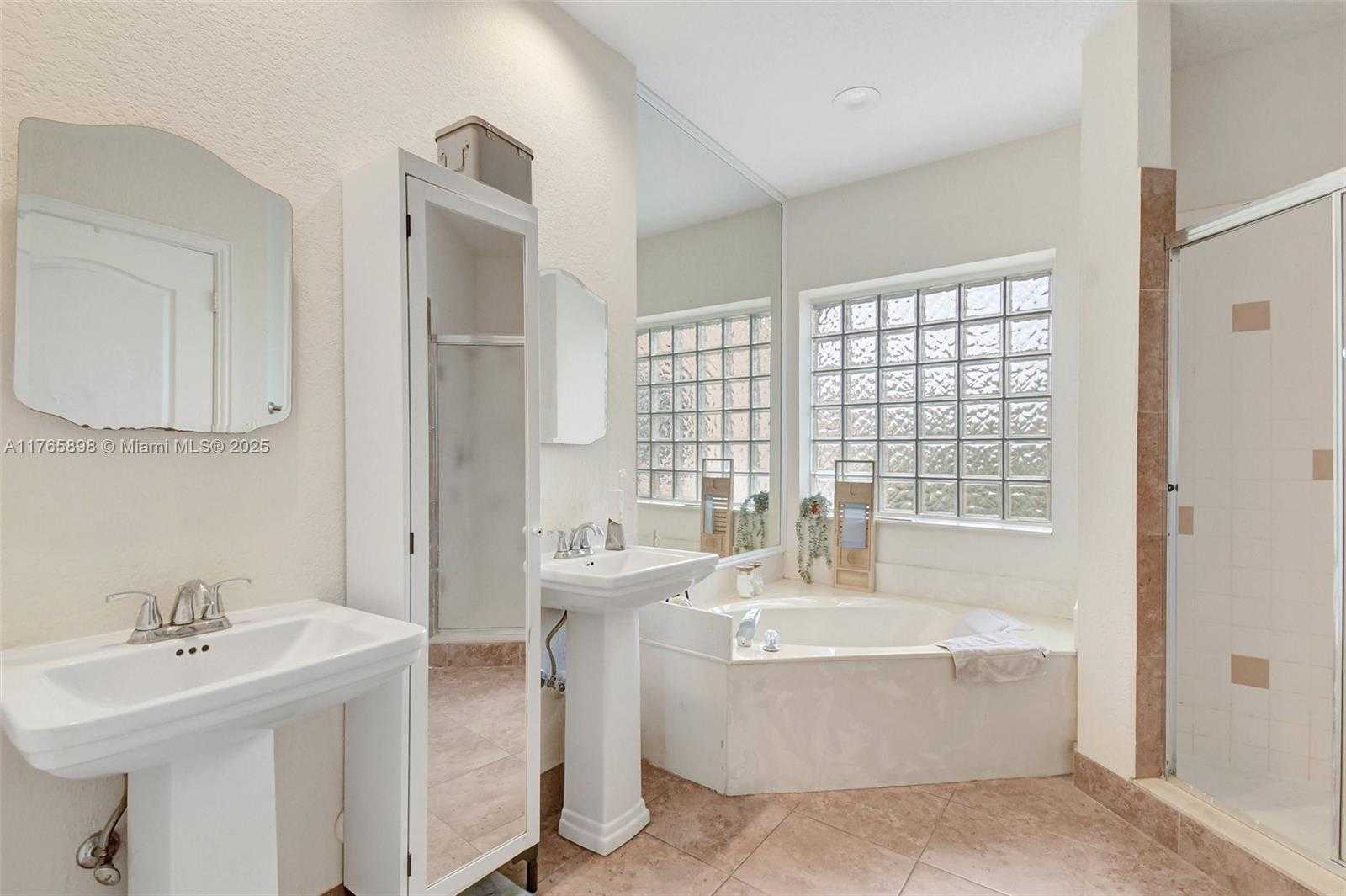 Small Image of 16339 MALIBU DR #22, Weston Number 26