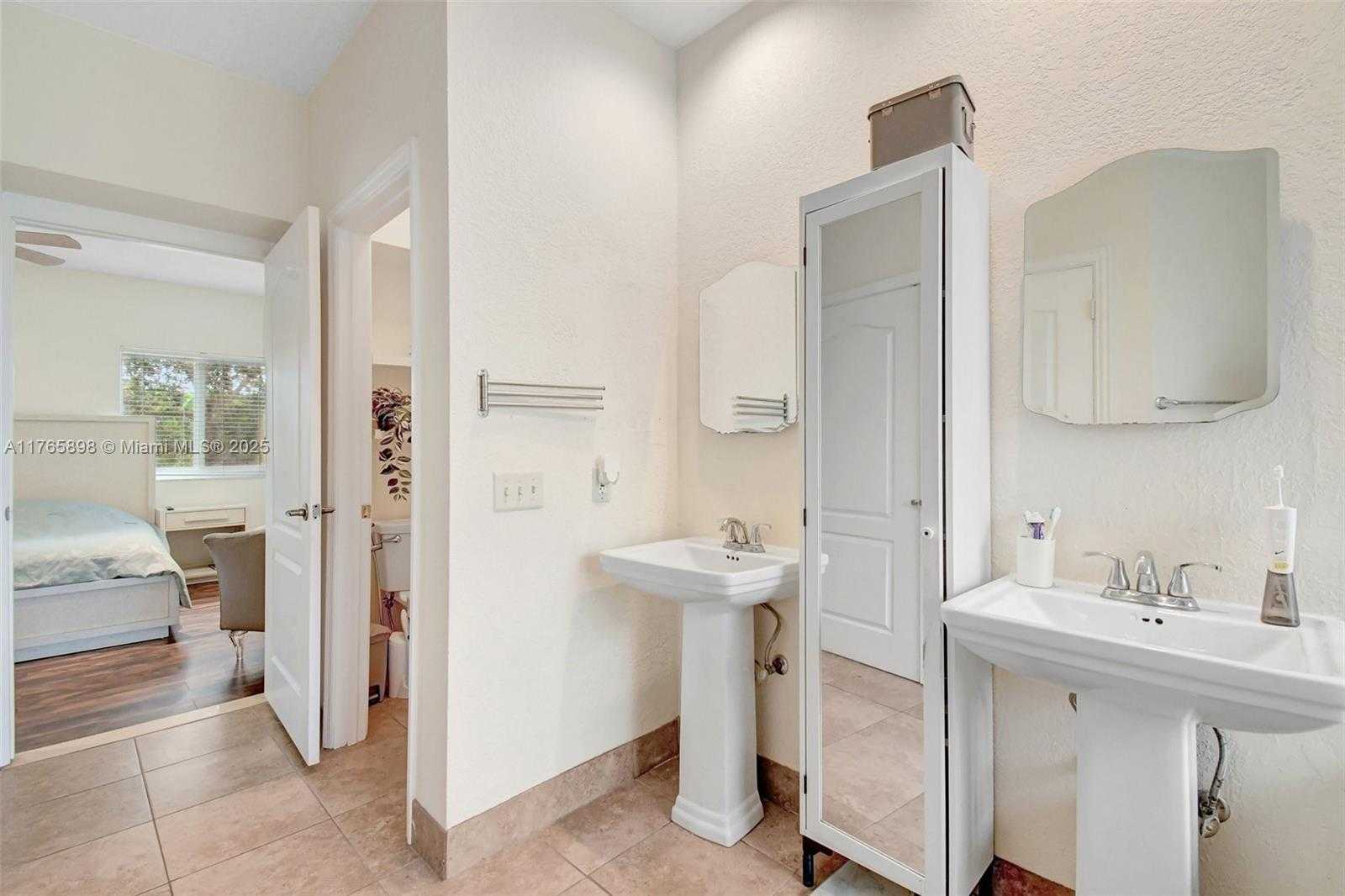 Small Image of 16339 MALIBU DR #22, Weston Number 27