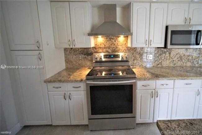 Small Image of 16339 MALIBU DR #22, Weston Number 4