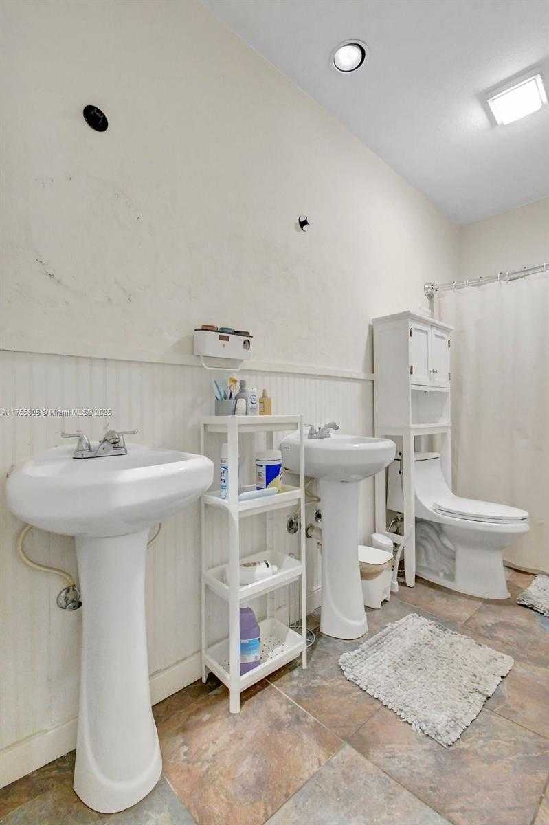 Small Image of 16339 MALIBU DR #22, Weston Number 41
