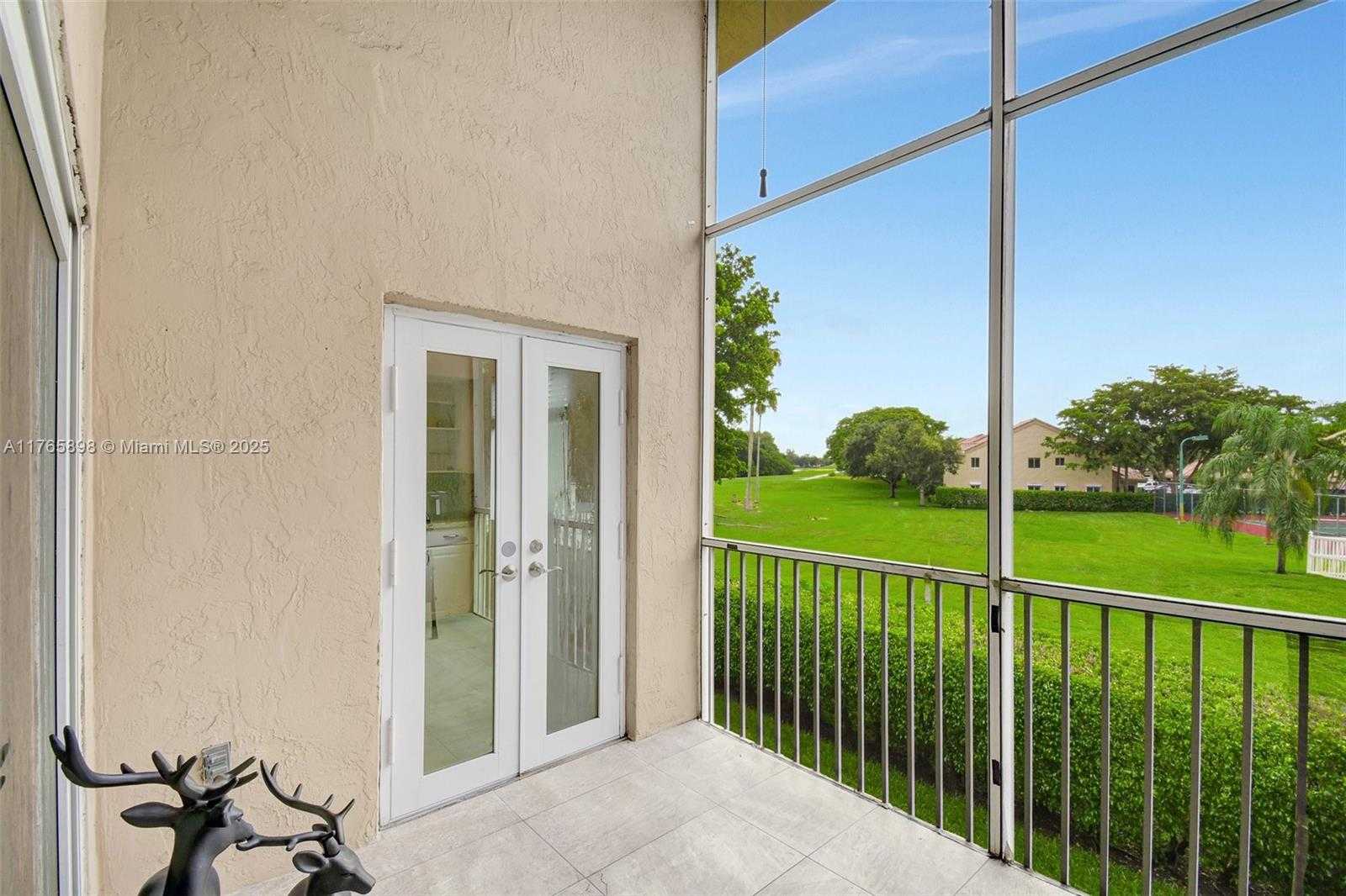 Small Image of 16339 MALIBU DR #22, Weston Number 46