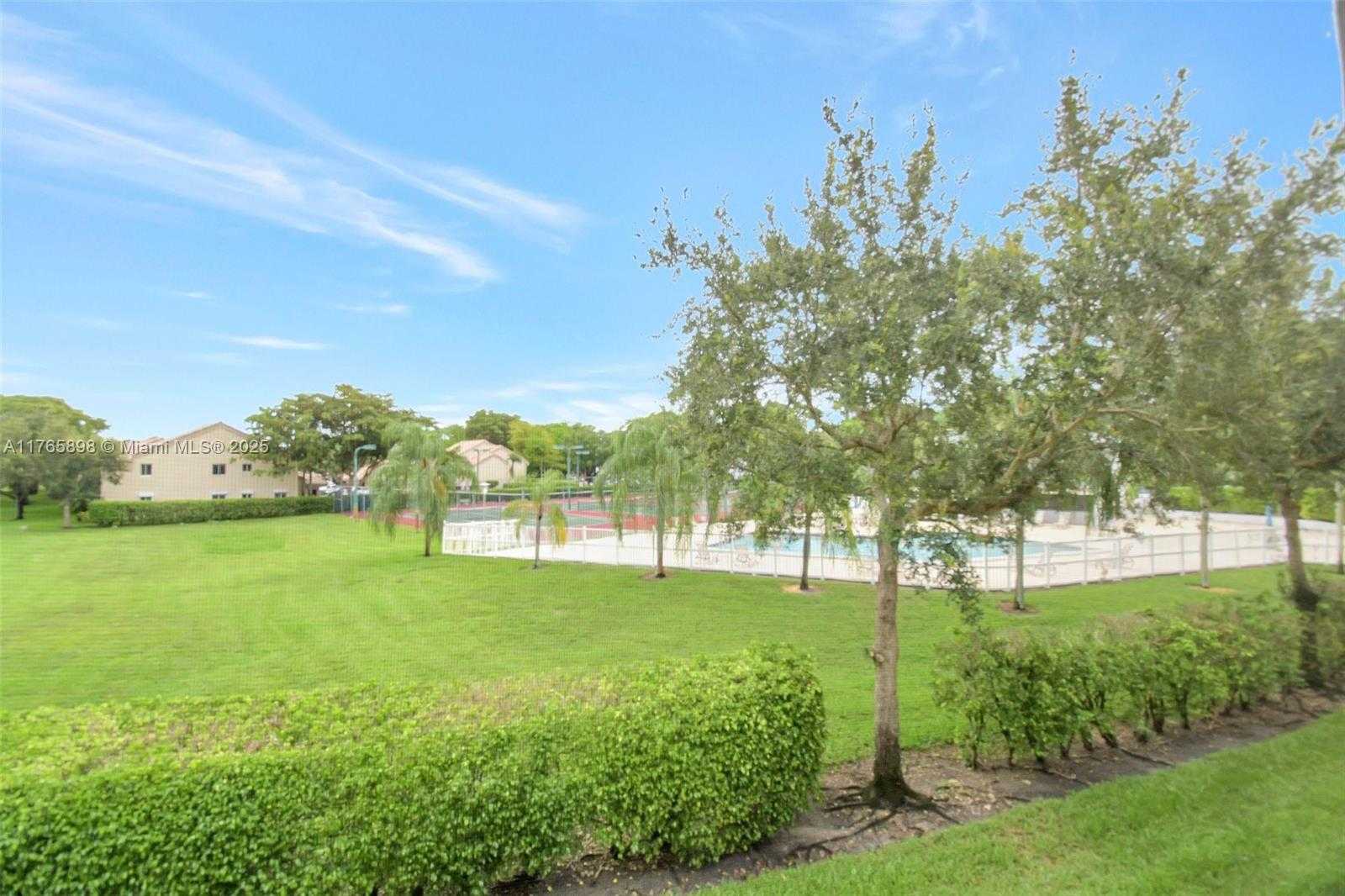 Small Image of 16339 MALIBU DR #22, Weston Number 49