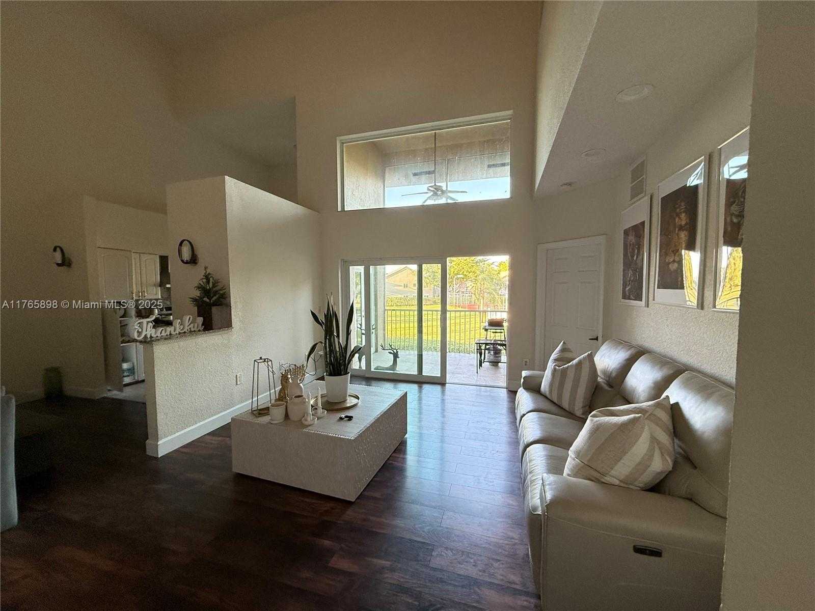 Small Image of 16339 MALIBU DR #22, Weston Number 5