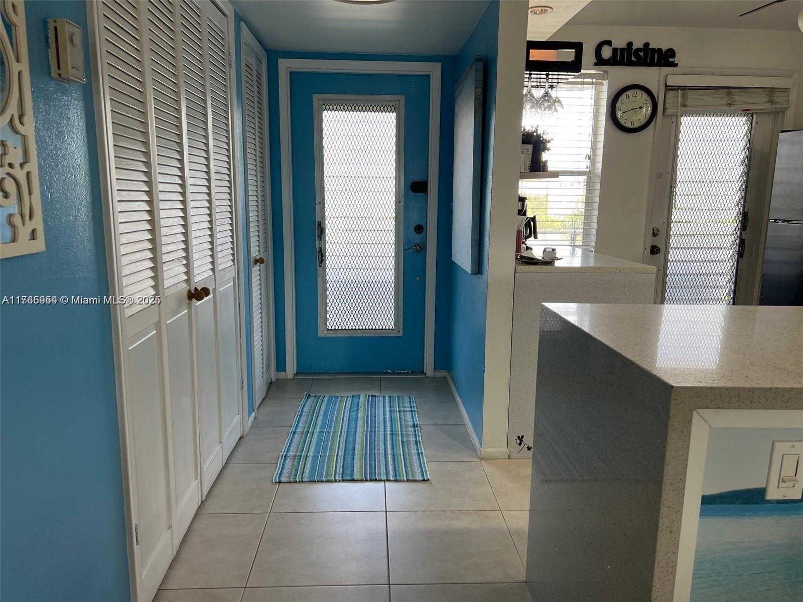 Small Image of 4800 HILLCREST LN #402, Hollywood Number 10