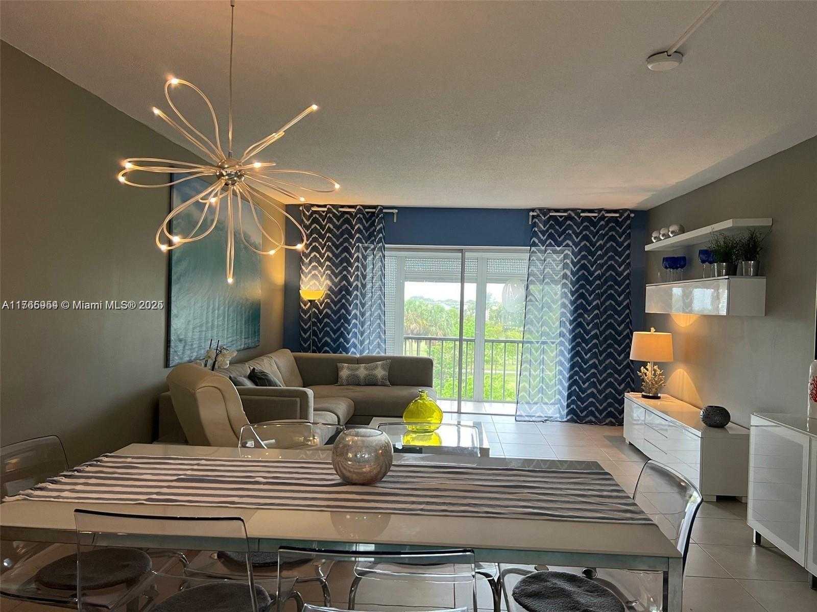 Small Image of 4800 HILLCREST LN #402, Hollywood Number 11