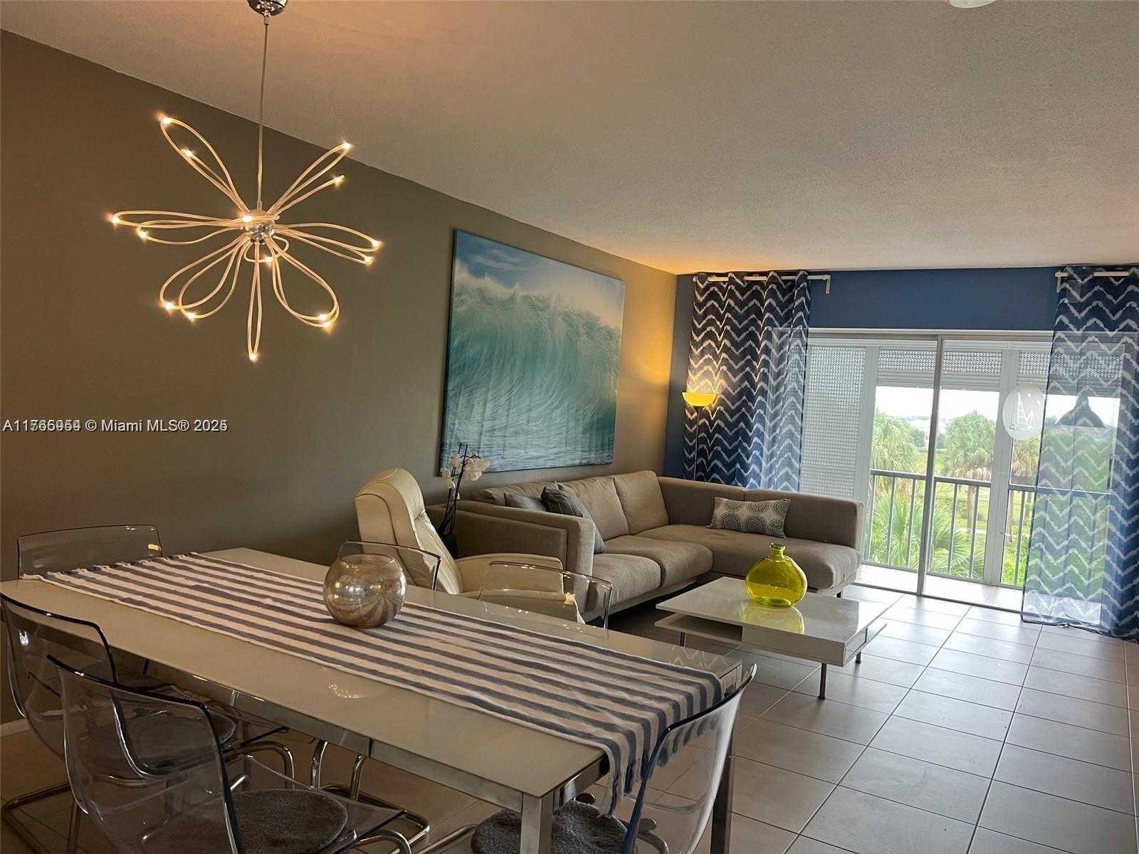 Small Image of 4800 HILLCREST LN #402, Hollywood Number 13